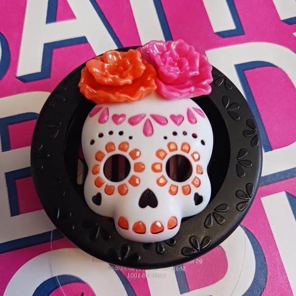Bath and Body Works Skull Car Fragrance Vent/ Visor Clip - Picture 2 of 5